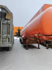 Полуприцеп цистерна БЦМ-42.3, 2008 год, цвет оранжевый. VIN: X3W96052C80000157, госномер: АС275886, номер кузова: X3W96052C80000157. Имеет множественные сколы и местами коррозию.