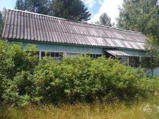 Здание - баня Здания, расположенные по адресу: Рязанская обл., Рязанский р-н,  д. Деулино, Центральная ул., 132, с земельным участком площадью 2 394 кв.м, с кадастровым номером 62:15:0090206:961 (3 здания) 
Назначение здания : нежилое 
Общие сведения об ограничениях и обременениях : в соответствии…