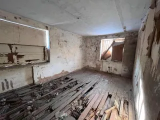 Нежилое помещение 31 м², Приморский край, Ольгинский район, пос. Ракушка, ул. Адмирала Федюковского, д. 26, пом. № 2. Помещение, назначение нежилое, номер, тип этажа, на котором расположено помещение, машино-место – этаж № 01, площадь 31,0 м2. Общая площадь: 31. Кадастровый номер: 25:12:030701:641…