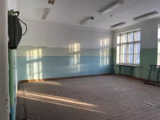 Нежилое помещение позиции на плане 2-18, 20, 21, общей площадью 749,6 кв.м., этаж: 2, кадастровый № 74:25:0302008:782. Адрес: Россия, Челябинская обл., г. Златоуст, ул. Кусинское шоссе, дом 1Б.