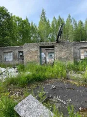 Здание 51,4 кв.м и земельный участок 241190 кв.м в Ленинградской области, Сланцевский район, город Сланцы. Земельный участок кадастровый номер 47:28:0126003:3, категория земли населенных пунктов, разрешенное использование под склад взрывчатых материалов, площадь 241190 кв.м, адрес территория Южная…