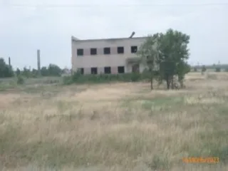 Здание администрации (контора) 600 кв.м., с. Колос. Объект на кадастровом учете не стоит (не зарегистрирован в ЕГРН). Ознакомление с имуществом осуществляется по предварительной записи по тел. +7-987-327-18-88.