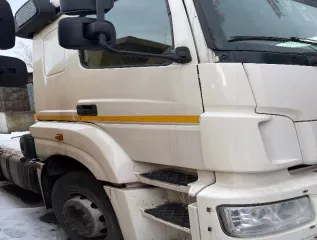 Грузовой тягач седельный КАМАЗ 5490, VIN ХТС549005М2546563, 2021 года выпуска, гос. рег. знак О771ММ142. Отсутствуют ключи.