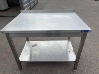 Стол пристенный Kayman СП-222/1007. Является бывшим в употреблении имуществом, могут иметься скрытые недостатки.