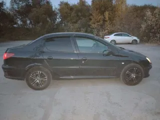 Peugeot 206 2008 года выпуска. VIN: VF32BKFWA72787333. Пробег 109230 км. Бензиновый двигатель 1.4, механическая коробка передач. Повреждена левая передняя дверь и бампер. Автомобиль заводится и на ходу. Находится по адресу: Челябинская область, г. Магнитогорск, ул. Сталеваров, 15/3. Осмотр по…