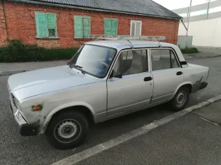 ВАЗ 2107, 2011 автомобиль марки ВАЗ модель 2107 2011 г.в. VIN-номер XTA210740B3055288, цвет светло серебристый металик. Является предметом залога ПАО Совкомбанк. С предметом торгов можно ознакомиться по адресу: Республика Адыгея, г. Майкоп, ул Кужорская д. 128, по предварительной записи по…