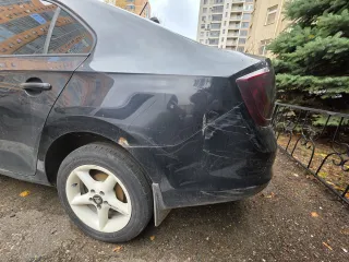 Skoda Rapid 2014 года выпуска. VIN: XW8AD2NH9EK105218. Находится в залоге у ПАО "Совкомбанк".