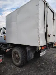 Грузовой фургон Егерь 2008 года, модель II 332511. VIN: X8933251180BC9053, госномер А828УЕ35. Имеется повсеместная коррозия металла и ржавчины. Сколы и трещины лакокрасочного покрытия. Крыша будки протекает. Ознакомление с имуществом проводится в ЯНАО, г. Муравленко, ул. Ямальская 28, рядом с…