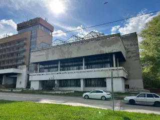 Здание, назначение: нежилое (гостиница), кад номер: 50:60:0020103:58; Площадь общая 9 365,4 кв. м
Здание, назначение: нежилое (проходная), кад номер: 50:60:0020103:55; Площадь общая 7,7 кв. м
Помещение, назначение: нежилое (теплица), кад номер: 50:60:0020103:92; Площадь 666,9 кв. м
Сооружение…