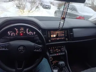 Skoda Kodiaq 2020 года выпуска, белый. VIN и номер кузова: XW8JC6NSXLH419928. Пробег 50006 км. СТС 9923541420, ЭПТС 164301008688421.