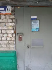 Доля квартиры 45.4 кв.м в Саратове. Адрес: Россия, Саратовская область, г. Саратов, ул. Ипподромная, дом 8, квартира 102. Кадастровый номер: 64:48:040440:1677. Находится в долевой собственности, размер доли: 1/5. Сделка подлежит регистрации у нотариуса.