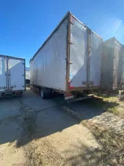 ГАЗ 3010GD, 2018 год выпуска, белый цвет, VIN Z783010GDJ0050107, государственный номер A22УН51, номер кузова C41R11J0022732, объем двигателя 4433 куб. см, мощность двигателя 124,2 кВт/168,9 л.с. Состояние: трещина на лобовом стекле, по всему кузову следы коррозии, тент серого цвета. Грузовой…