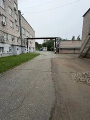 Нежилые здания, гараж и право аренды земли, 4813,4 кв.м, Удмуртия. Здания и право аренды земельного участка в Ижевске: нежилое здание, назначение: нежилое, 7-этажный (подземных этажей -1), общей площадью 4813,4 кв.м., инв. №38756, литер А, кадастровый (или условный) номер: 18:26:030034:5532, адрес…