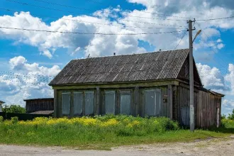 Земельный участок 891 кв.м и нежилое здание 97,7 кв.м Нижегородская область 1) Земельный участок, площадь 891 +/- 10 кв.м., кадастр. номер: 52:54:1600004:1407; 2) Здание площадь 97,7 кв. м., кадастр. номер: 52:54:1600004:1426, расположенные по адресу: Нижегородская область, р-н Вознесенский, с…