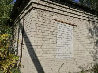 Земельный участок 2650 кв.м с постройками Котлас, кадастровый номер 29:24:010204:82 с расположенными на нем объектами недвижимого имущества: здание гаража котласской поликлиники, кадастровый номер 29:24:010204:210, здание склада котласской поликлиники, кадастровый номер 29:24:010204:209; здание…