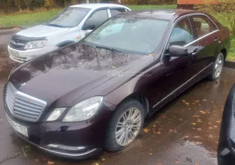 Автомобиль легковой седан, марки Mercedes Benz E 300, 2010 года выпуска, цвет: красно коричневый, № шасси  рамы : отсутствует, модель, номер двигателя: 27295231760974, рабочий объем: 2996 куб. см., мощность  кВт/л.с. : 170.000/231.0, VIN: WDD2120541A385027  автомобиль в исправном состоянии, пробег …