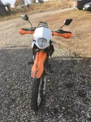 Мотоцикл Racer RC250GY-C2A, 2019 год. VIN: Z9RM35734K0471998. Цвет: оранжевый. Объем двигателя: 224 см³, мощность: 10.8 кВт/14.7 л.с. Экологический класс не установлен. Обездвижен. Многочисленные царапины по кузову, коррозия, замятия кузовных элементов, изношенная резина. Техническое состояние не…