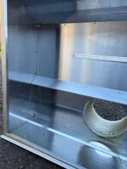 Вытяжной пристенный зонт 1200x800x400 мм. Является бывшим в употреблении имуществом, могут иметься скрытые недостатки.