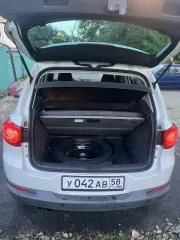 Volkswagen Tiguan 2010 легковой автомобиль, VIN: XW8ZZZ5NZAG106826, 2010 года выпуска. Предмет залога.