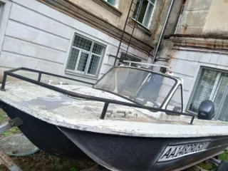 Маломерное моторное судно Сарепта AA1483RUS10. Подвесной мотор «YAMAHA», модель «F40ВЕТ» № 506830, 2 эхолота, удерживающие устройство, датчик эхолота, навигатор. Маломерное моторное судно Сарепта. Дефекты: Наличие небольших вмятин на корпусе; царапин и потёртостей по всему лакокрасочному покрытию…