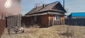 Земельный участок 452 кв.м и нежилое здание 101,8 кв.м, Республика Марий Эл, Юринский район. Земельный участок, категория земель - земли населенных пунктов, вид разрешенного использования - туристическое обслуживание, площадь - 452 кв. м, кадастровый номер 12:01:5301005:9, местоположение…