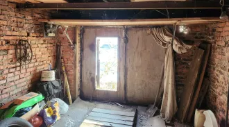 Гаражный бокс ГСК Луч-25 г. Омск бокс №69 площадь 20.9 м2 кирпич, смотровая яма, свет.