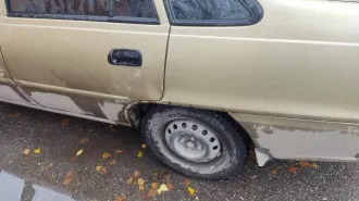 Автомобиль Daewoo Nexia GLE 2011 года, госномер Х825АК142, VIN XWB3K32CDBA264653. Кузов со следами коррозии на арках, дверях, порогах и капоте, трещина на ветровом стекле и сколы. Установлена защита ДВС и КПП, не работает стрелка указателя скорости, требуется замена датчика скорости. Тонировка…