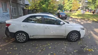 Kia Cerato 2012 года, 126 лс, 260000 км, 1 комплект ключей, коррозия по кузову, ДВС перегревался, ДВС расходует масло, на ДВС отсутствует нижняя подушка из-за ДТП, геометрия кузова нарушена, отсутствует замок капота, капот бампер и передние крылья не оригинальные, отсутствуют подушки безопасности…