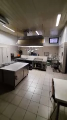 Здание, назначение: нежилое, общая площадь 2857,8 кв. м, этажность: 4 (в том числе подземных этажей 1), кадастровый номер 77:01:0006001:1083. Адрес (местонахождение) объекта: г.Москва, Пушкинская набережная, д. 8А, стр.3. Право собственности. 
Право аренды земельного участка с кадастровым номером…