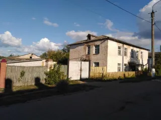 Земельный участок площадью 1258 кв. м, кадастровый номер 12:11:0840105:54, с расположенными на нем объектами недвижимого имущества, местоположение установлено относительно ориентира, расположенного в границах участка. Почтовый адрес ориентира: Республика Марий Эл, р-н. Мари-Турекский, пгт…