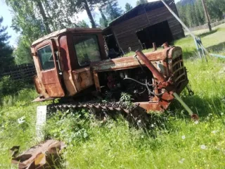 Погрузчик марки АТЛАНТ-850.1, гос. номер: 2079КУ24, год выпуска 2012, мощность двигателя 81 л.с. (59,57 кВт), заводской номер 046/808135297, номер двигателя 675040, номер КПП 415500, номер основного моста 71448, номер дополнительного моста 072211-02, цвет синий.