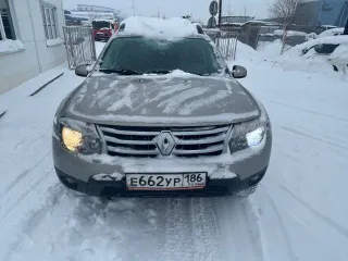 Renault Duster, 2013 года, 102 лс, 132649 км. Легковой автомобиль: универсал, г/н: E662УР186, цвет: черный, VIN: X7LHSRH8N49673593, ПТС 78 ХА 333592, СТС 99 58 809655. Небольшие повреждения кузова.
