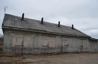 Земельный участок 341 кв.м и здание гаража 157,6 кв.м, пгт Войвож, Республика Коми. Земельный участок с кадастровым номером 11:19:0901003:121, РНФИ П11110000585, площадью 341 кв.м, с расположенным на нём объектом недвижимого имущества: здание гаража с кадастровым номером 11:19:0901003:2540, РНФИ…
