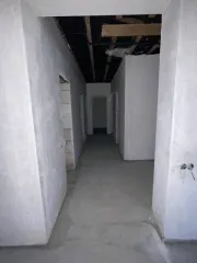 Жилой дом 126.5 м² и участок 1000 м² в Надеждинском районе по адресу: Приморский край, п. Соловей Ключ, ул. Волгоградская, 15. Земельный участок забором не огорожен, кроме дома на участке ничего нет. Жилой дом в недостроенном состоянии, возведены стены, крыша, установлены стеклопакеты, проложен…