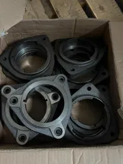 Детали сельскохозяйственной техники без видимых следов эксплуатации: корпус подшипника ротора самоизмельчителя - 10 шт., штифт натяжной привода соломотряса - 3 шт., элементы передачи звездочка - 38 шт. Длительное время находились на хранении в таможенном органе.