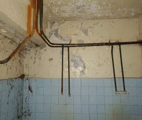 Здание кад. № 26:09:020901:8, пл. 1488.60 кв. м. по адресу СК, Туркменский район, с. Камбулат, МТФ №2.