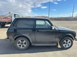 LADA Niva Legend 2023, 2023 года выпуска, VIN: XTA212140R2505824, состояние удовлетворительное, ходовую делать надо, с моста течет масло, по движку нареканий нет, работает четко, колеса состояние на сезон максимум полтора, битая спереди и сзади. Ознакомиться с имуществом и документацией можно по…