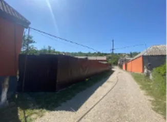 Жилой дом, площадью 189,6 кв.м, кадастровый номер 20:09:0201002:1363; земельный участок (для ведения личного подсобного хозяйства), площадью 840+/-10 кв.м, кадастровый номер 20:09:0201002:578. Информация о коммунальных задолженностях судебным приставом-исполнителем не предоставлена. Общая площадь…