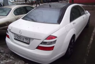 автомобиль мерседес бенц s500, год выпуска 2006.