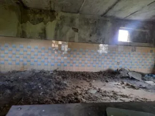 Нежилое здание 63.6 кв.м и земельный участок 140 кв.м в Белгородской области. Кадастровый номер здания: 31:26:1403001:115, земельного участка: 31:26:1403006:178. Категория земель: земли населенных пунктов. Виды разрешенного использования: магазины. Расположены по адресу: Белгородская область…