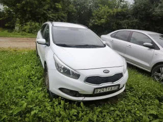 Kia Ceed 2013 года, 129 лс, 227875 км. Легковой автомобиль, марки KIA, модели CEED JD, VIN: XWEHM812AE0002735, 2013 года выпуска. На лобовом стекле трещина с пассажирской стороны, по кузову есть коррозия, в моторе нужно менять масло. Фактическое состояние транспортного средства определяется…