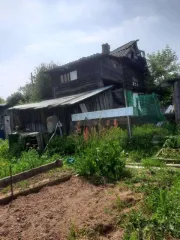 Доля дома 57.4 м² и участка 415 м² в Ижевске: 1/3 доля в праве общей долевой собственности на жилой дом, общей площадью 57,4 кв.м., кадастровый номер 18:26:040234:26, и 1/3 доля в праве общей долевой собственности на земельный участок под домом, общей площадью 415 кв.м., кадастровый номер…