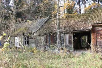 Шесть нежилых зданий общей площадью 1385,9 кв. м по адресу: Московская область, Спецлесхоз Учинский. Кадастровые номера: 50:13:0000000:20893, 50:13:0000000:20890, 50:13:0000000:20883, 50:13:0000000:20885, 50:13:0000000:20887, 50:13:0000000:20892. Общая площадь: 1385.9 кв. м. Количество этажей: 1…