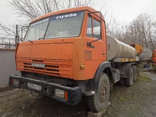 Автогудронатор ДС-142б 2001 года, государственный регистрационный знак Т008 ВХ 102. Характеристика: страна-производитель машины: Россия; VIN: ХVC142E1010000606; год выпуска: 2001; шасси №: 532150 1 2144350; кузов №: 0606-цестерна; модель, № двигателя: 740.11, 240 165489; цвет кузова: оранжевый…