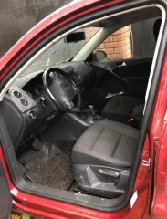 Автомобиль марки Volkswagen Tiguan, год выпуска: 2013, идентификационный номер  VIN : XW8ZZZ5NZDG121940, цвет: вишнево красный, шасси: отсутствует, кузов  кабина  номер: XW8ZZZ5NZDG121940, ПТС: серия 40 НP 060430, адрес местонахождения: Москва, метро  Говорово . Обременение: запрет на…