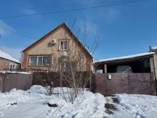Жилой дом 207 кв. м и участок 632 кв. м, Ростовская область, г. Новошахтинск, ул. Красина, д. 26А.