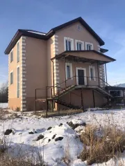 Дом 167 кв.м и земельный участок 1050+/-11 кв.м, с. Чемодановка, Пензенская обл. Здание, площадь 167 кв.м., назначение: Жилое, адрес: Пензенская обл., Бессоновский р-н, с. Чемодановка, ул. Генералова, д. 21, кадастровый (условный) номер: 58:05:0360101:1703. Указанное жилое здание расположено на…