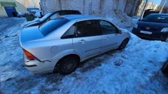 Ford Focus 2004 года, серебристый цвет. VIN: X9FFXXEEDF4L37454, ПТС: 47ТМ461502, госномер: Е233РР29.