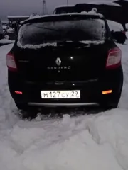 Renault Sandero 2016 года выпуска, цвет кузова черный. VIN: X7L5SRAT655031300, государственный номер М127СУ29. Модель Sandero, марка Renault, вид транспорта легковой.