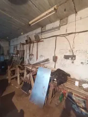 Здания общей площадью 329,4 кв.м в Ульяновской области. Включает здание производственных и складских помещений площадью 319,2 кв.м и здание проходной площадью 10,2 кв.м. Кадастровые номера: 73:03:050106:501 и 73:03:050106:502. Адрес: Ульяновская область, Вешкаймский район, рабочий поселок Вешкайма…